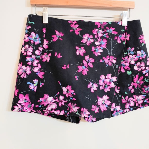 Pink floral skort - Picture 3 of 3